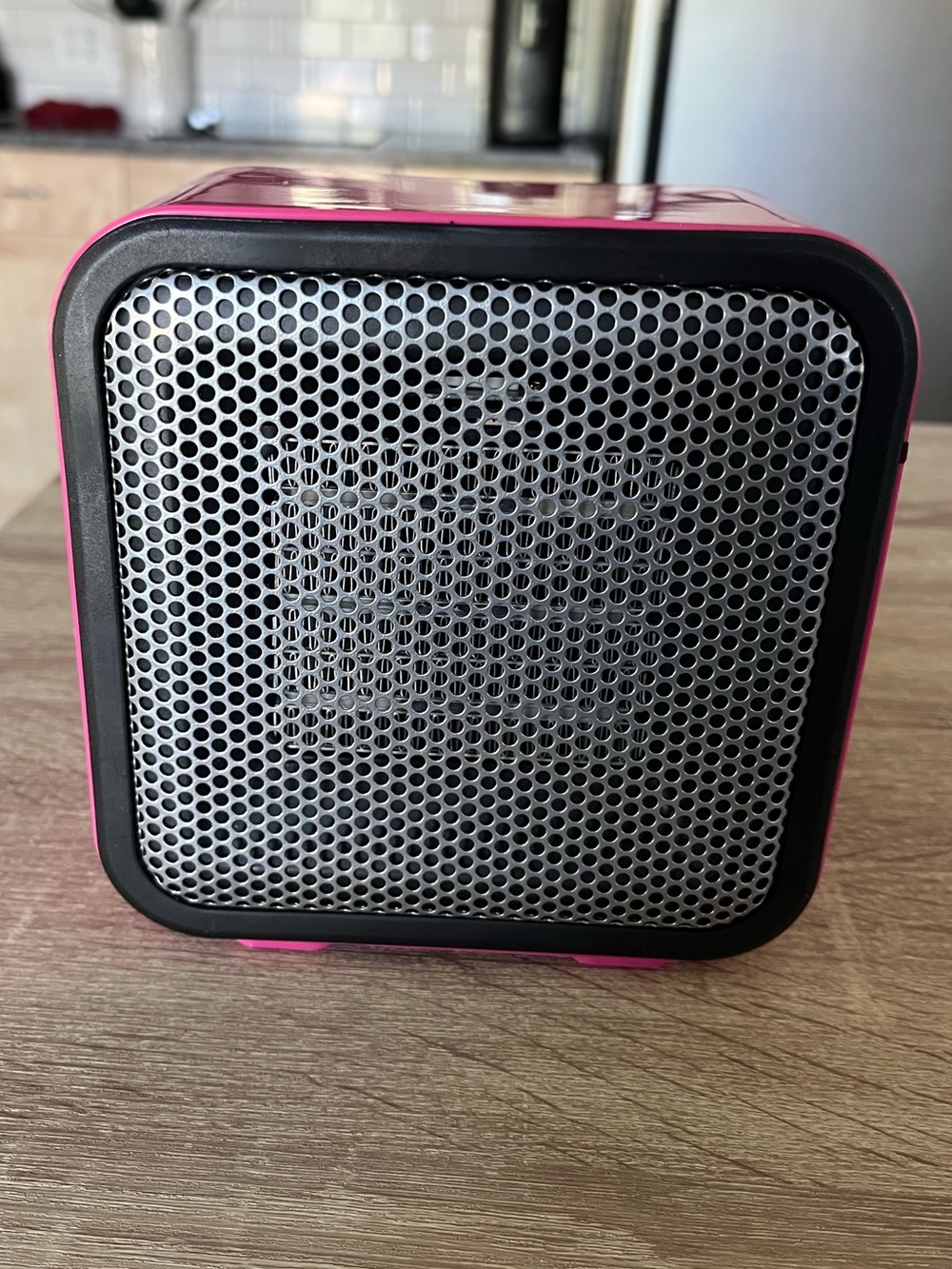 AmazonBasics Pink Personal Fan Heater